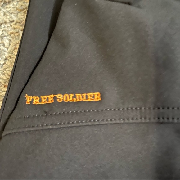 Free Soldier Women’s Black Outdoor Softshell Hiking Pants 36 x 32 NWT - Picture 13 of 14